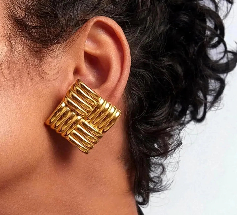 Tess Button Stud Earring