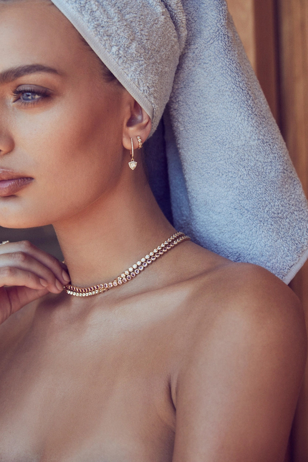 Lili Claspe Reese Hoop Huggies in Silver